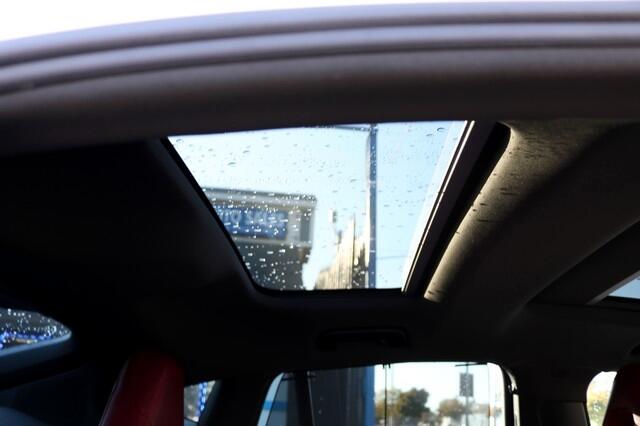 Vehicle image 19 of 24