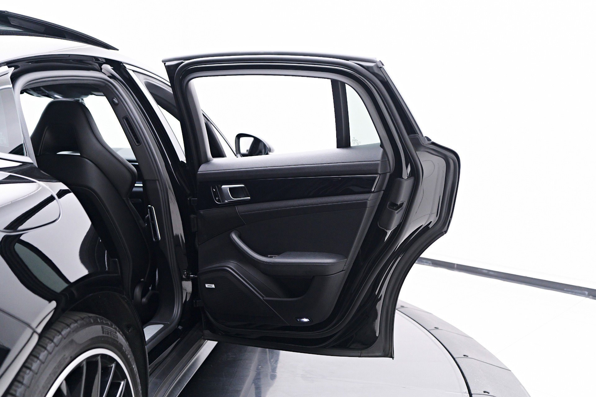 Vehicle image 32 of 94