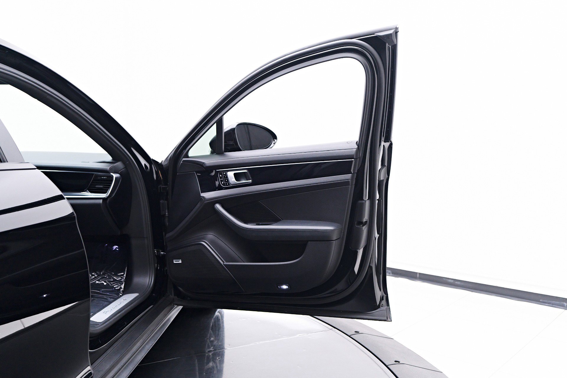 Vehicle image 29 of 94