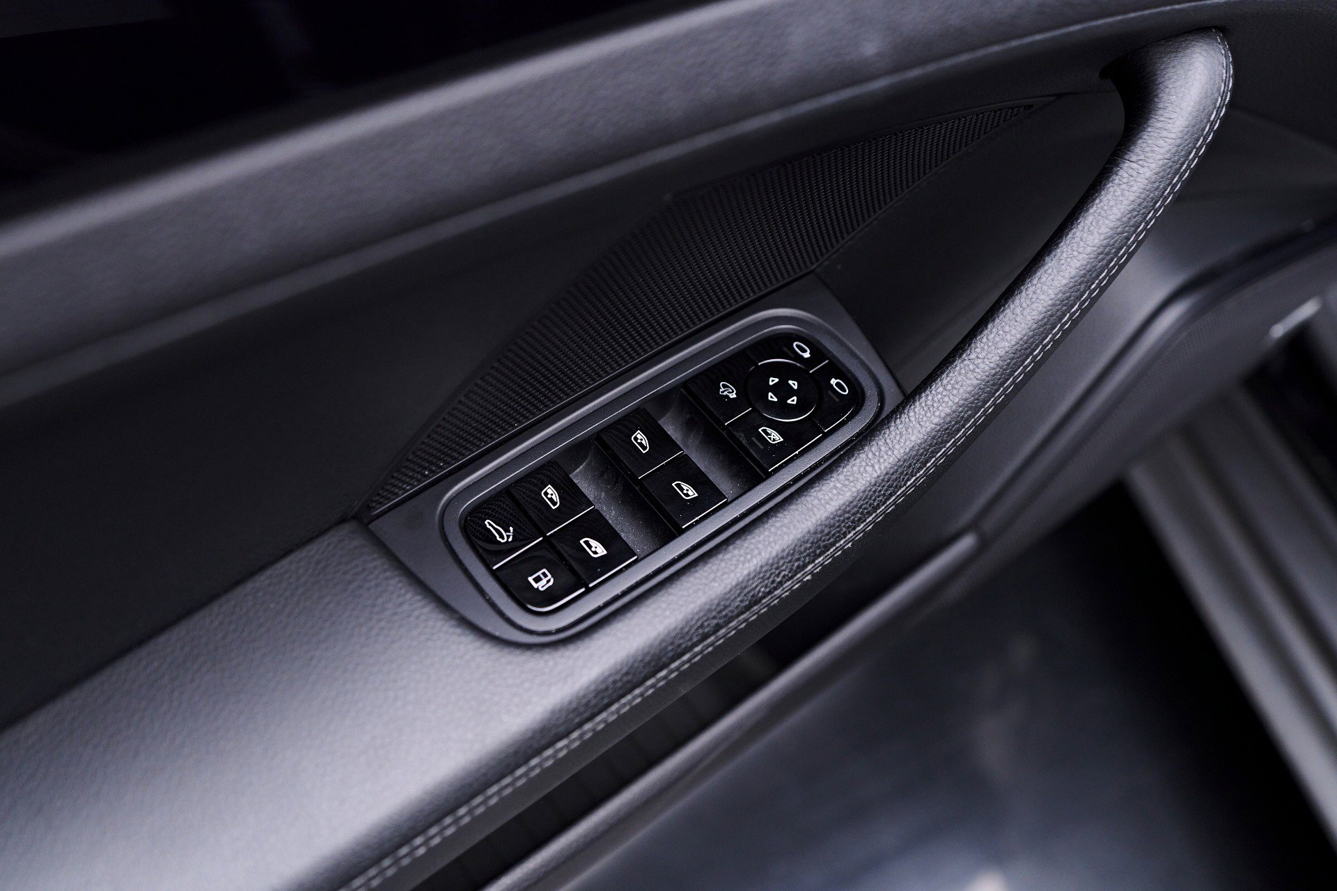 Vehicle image 39 of 94