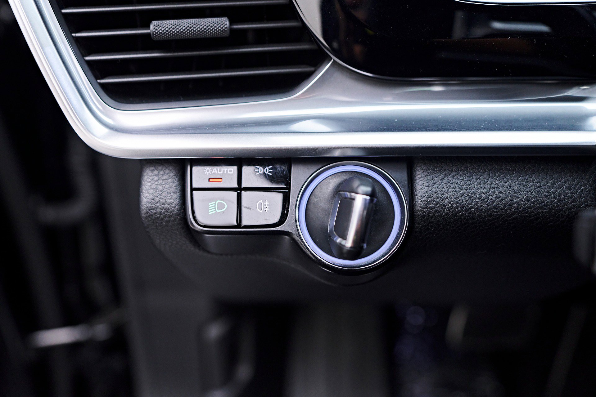 Vehicle image 62 of 94