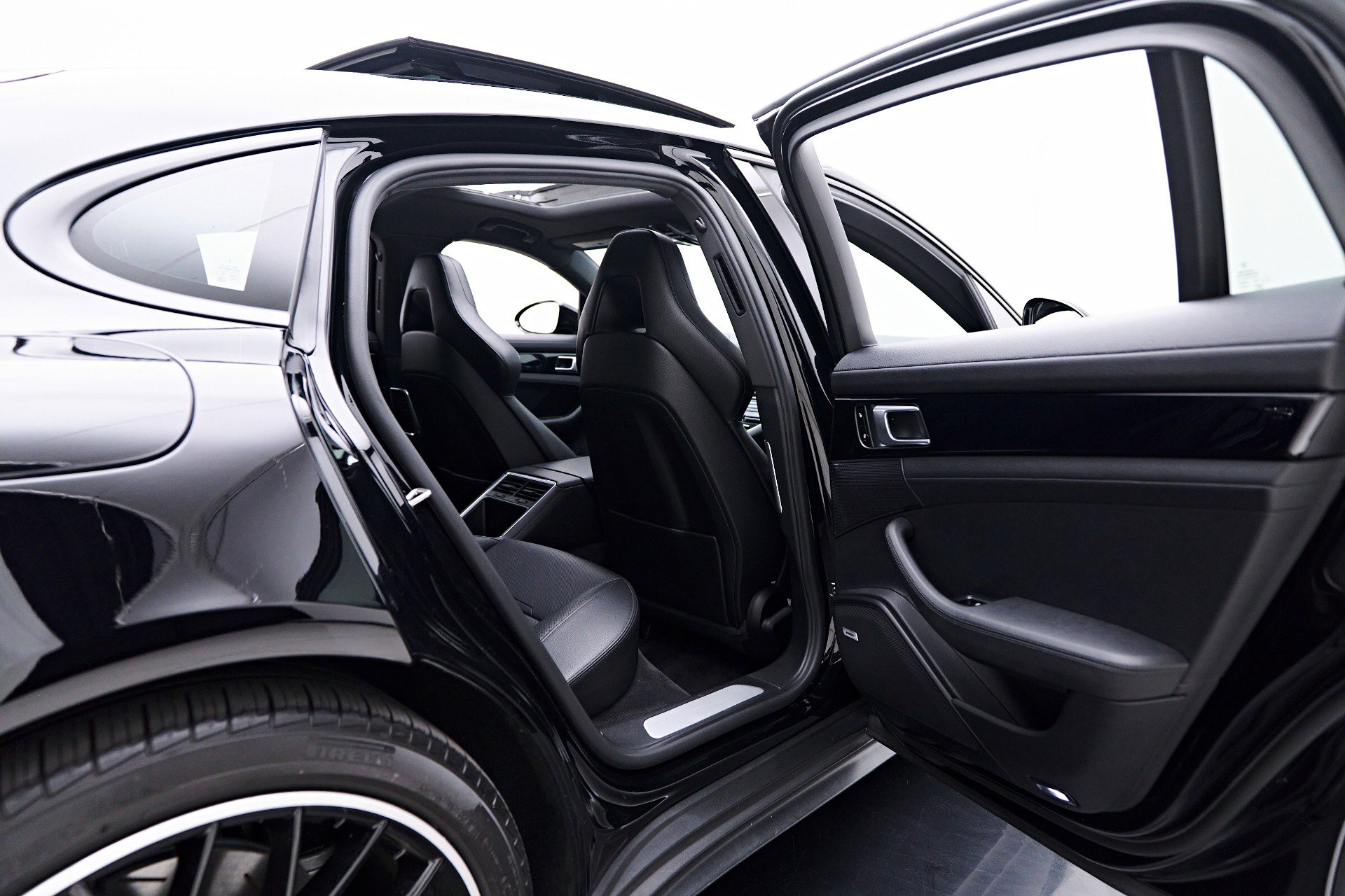 Vehicle image 33 of 94