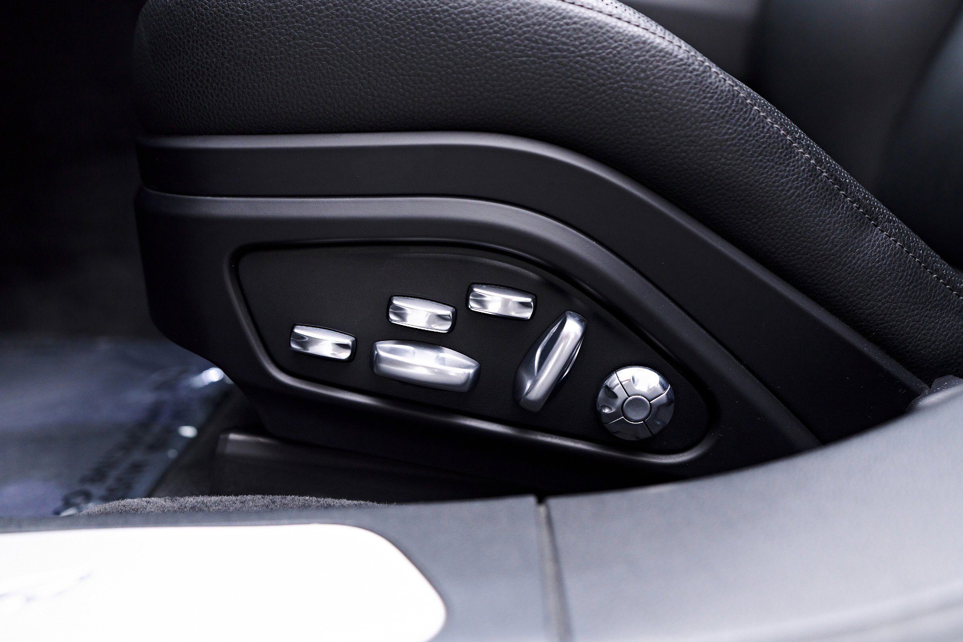 Vehicle image 44 of 94