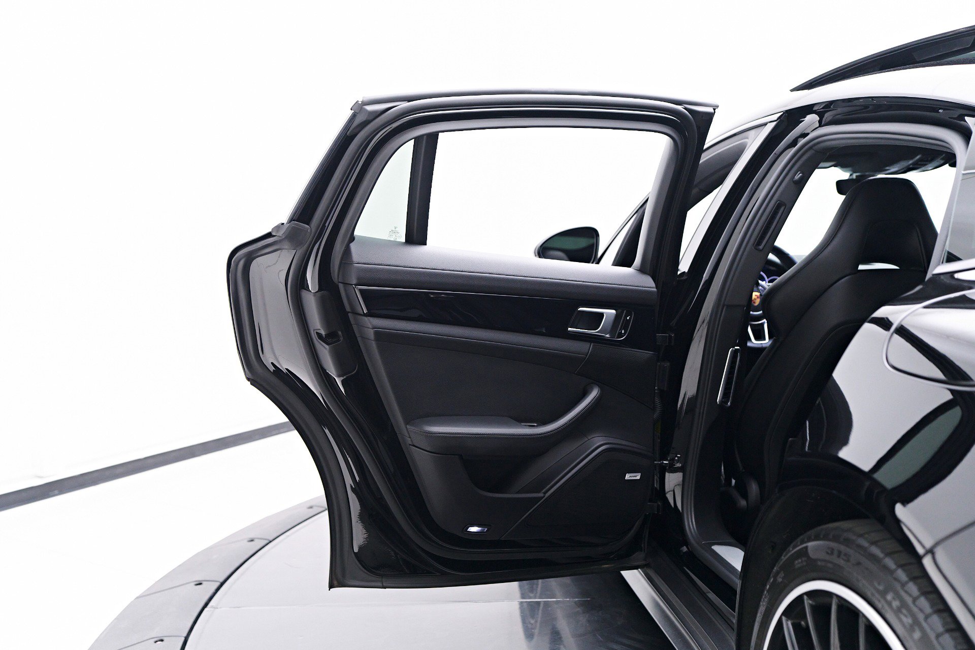Vehicle image 34 of 94