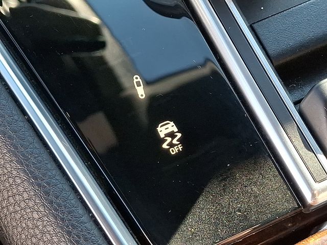 2018 Porsche Panamera E-Hybrid 4 Image 31 of 35