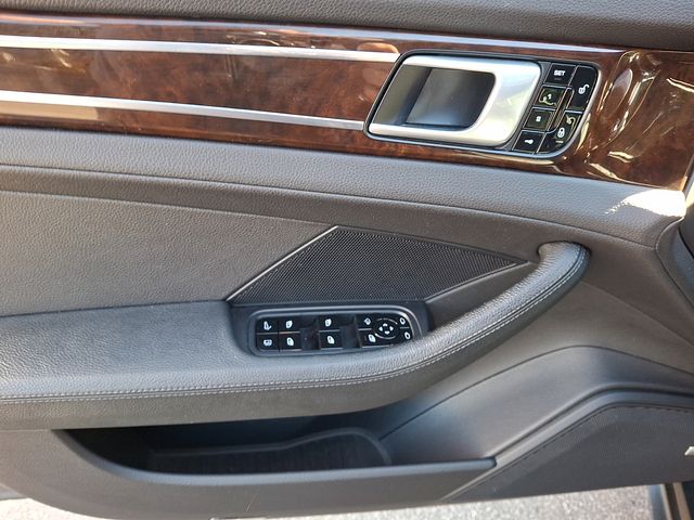 2018 Porsche Panamera E-Hybrid 4 Image 24 of 35