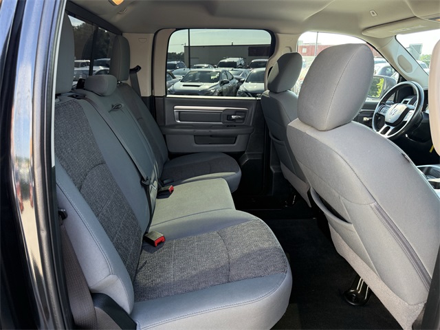 Vehicle image 11 of 28