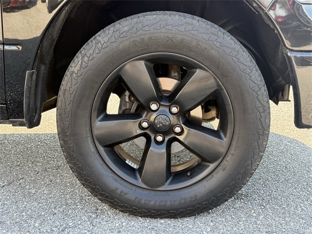 Vehicle image 9 of 28