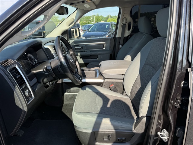 Vehicle image 13 of 28