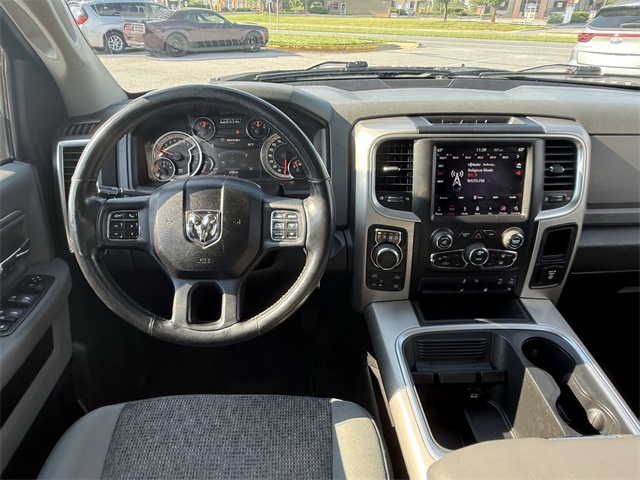 Vehicle image 15 of 28