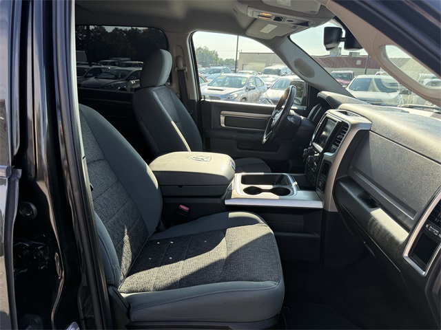 Vehicle image 12 of 28