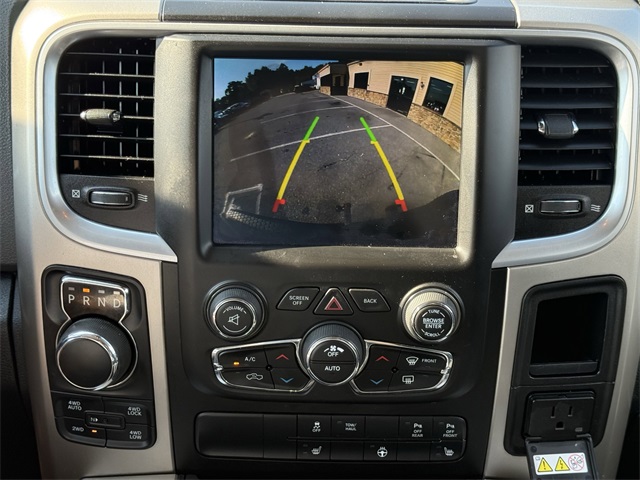 Vehicle image 17 of 28