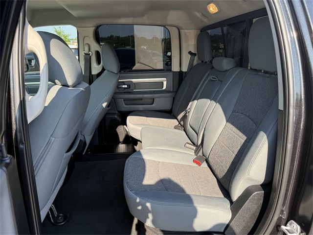 Vehicle image 14 of 28
