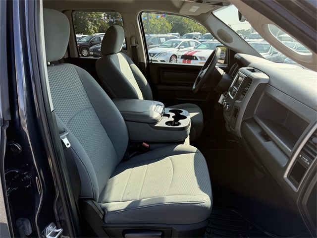 Vehicle image 11 of 24