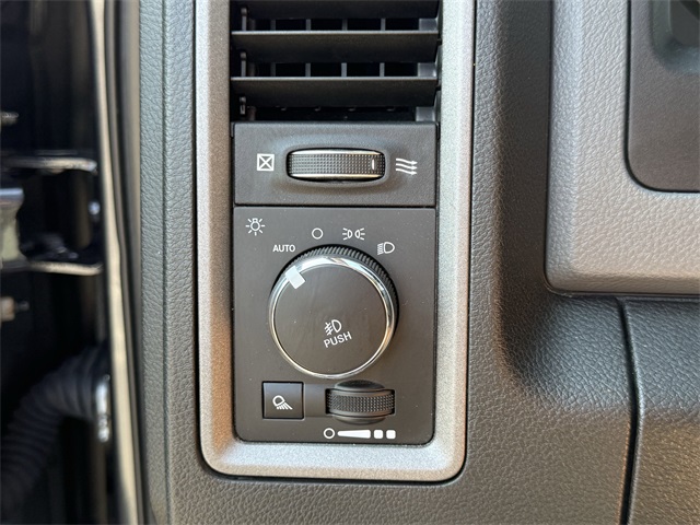 Vehicle image 20 of 24