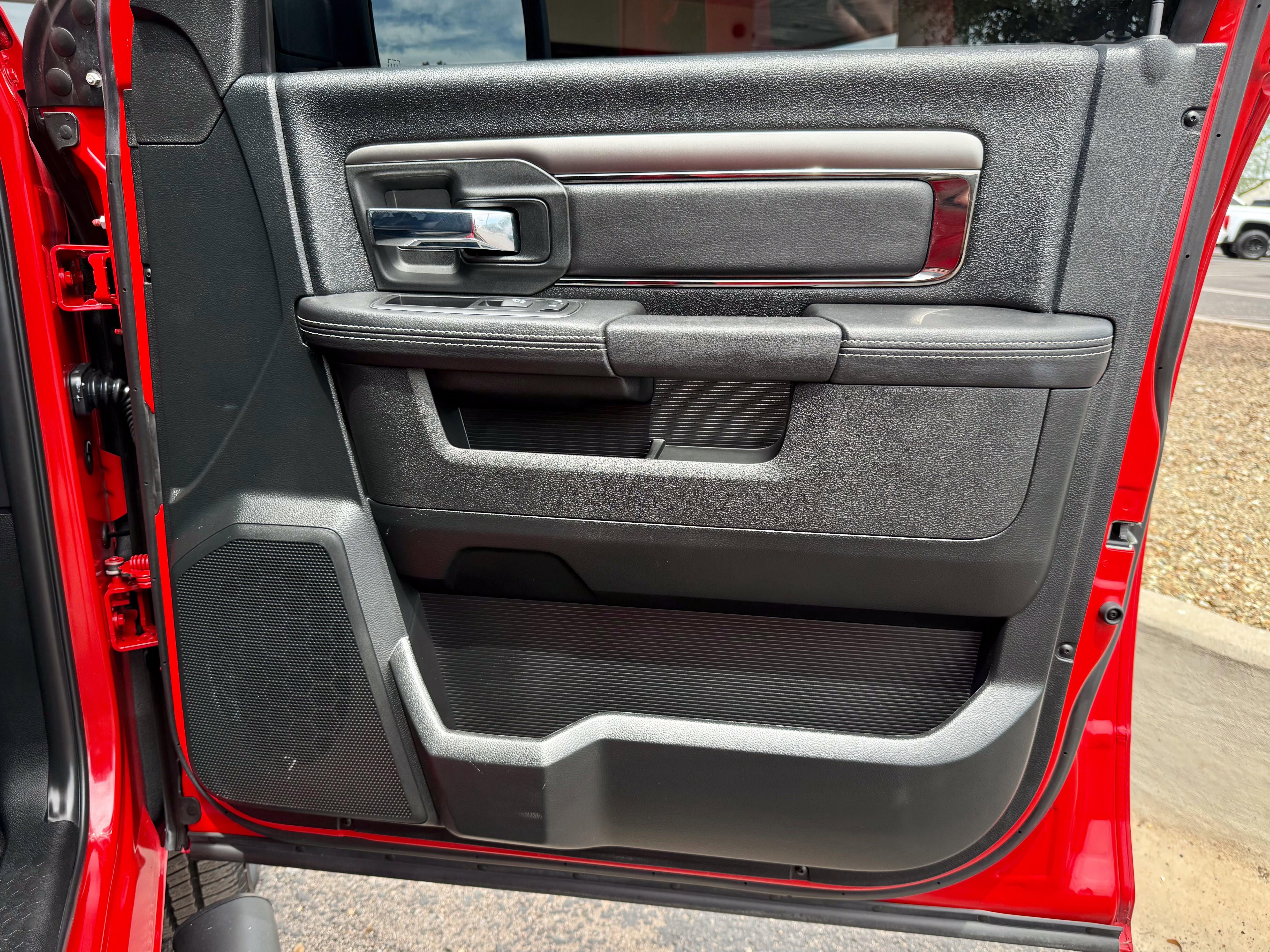 Vehicle image 29 of 37