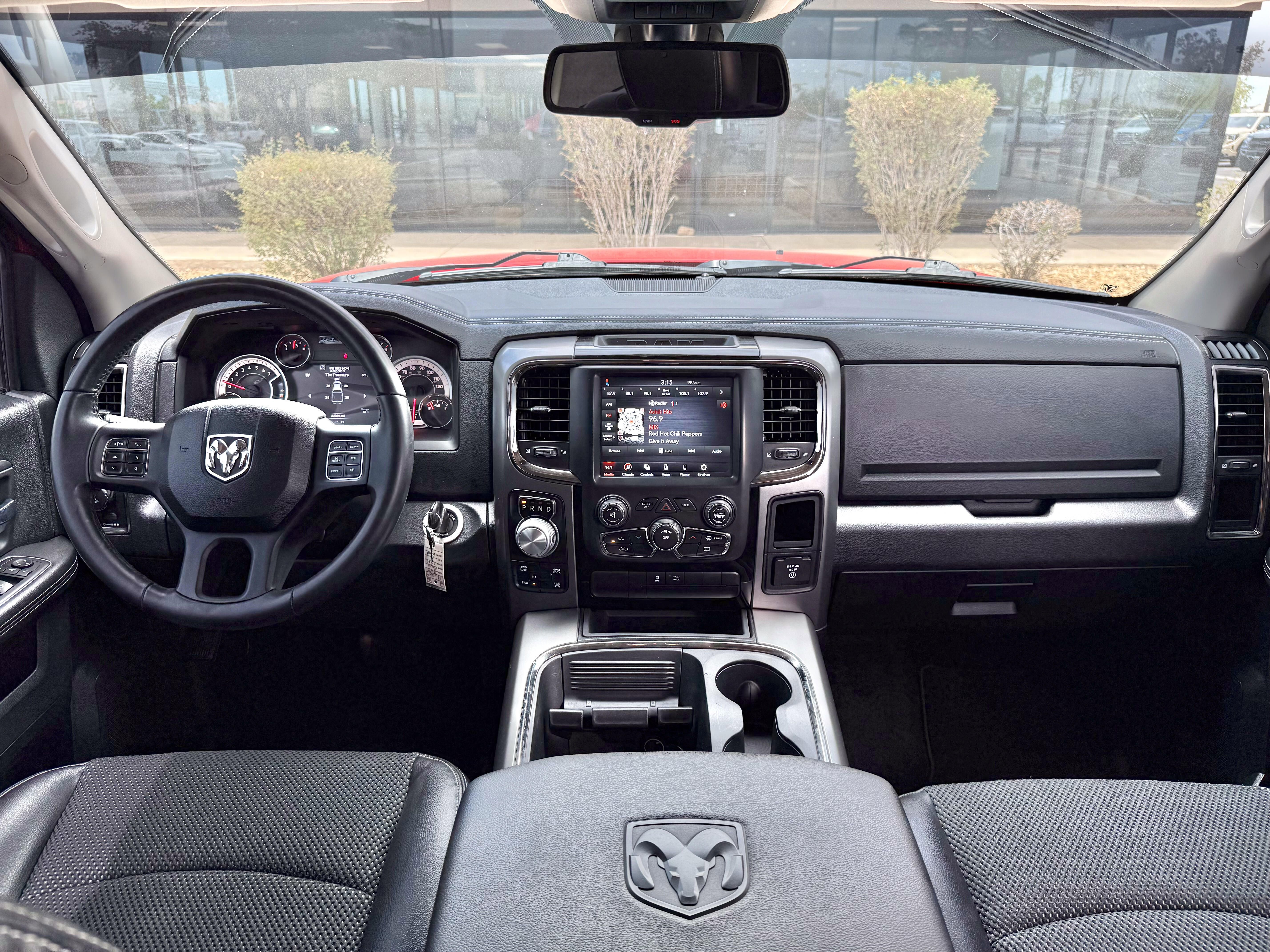 Vehicle image 33 of 37