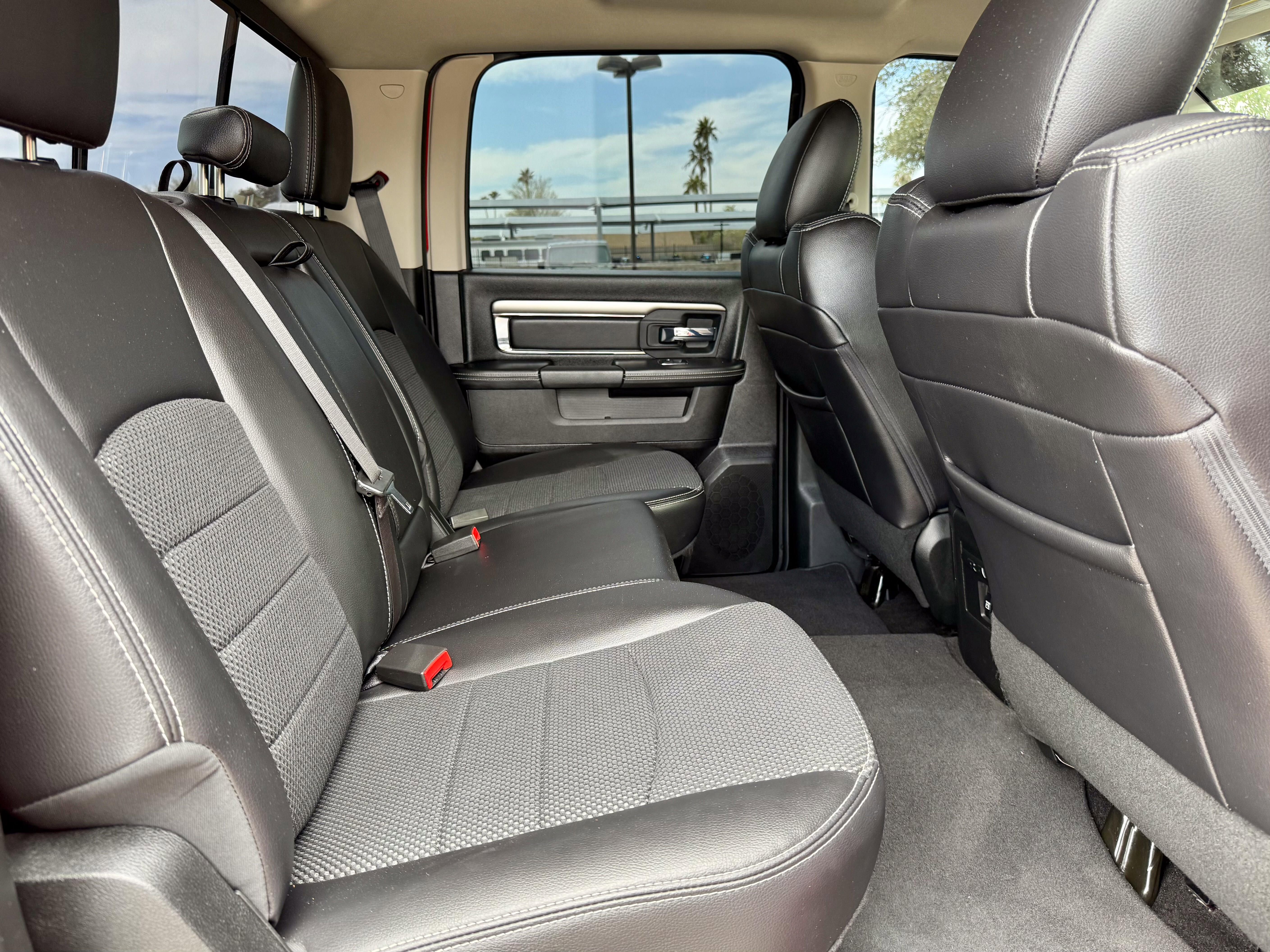 Vehicle image 26 of 37
