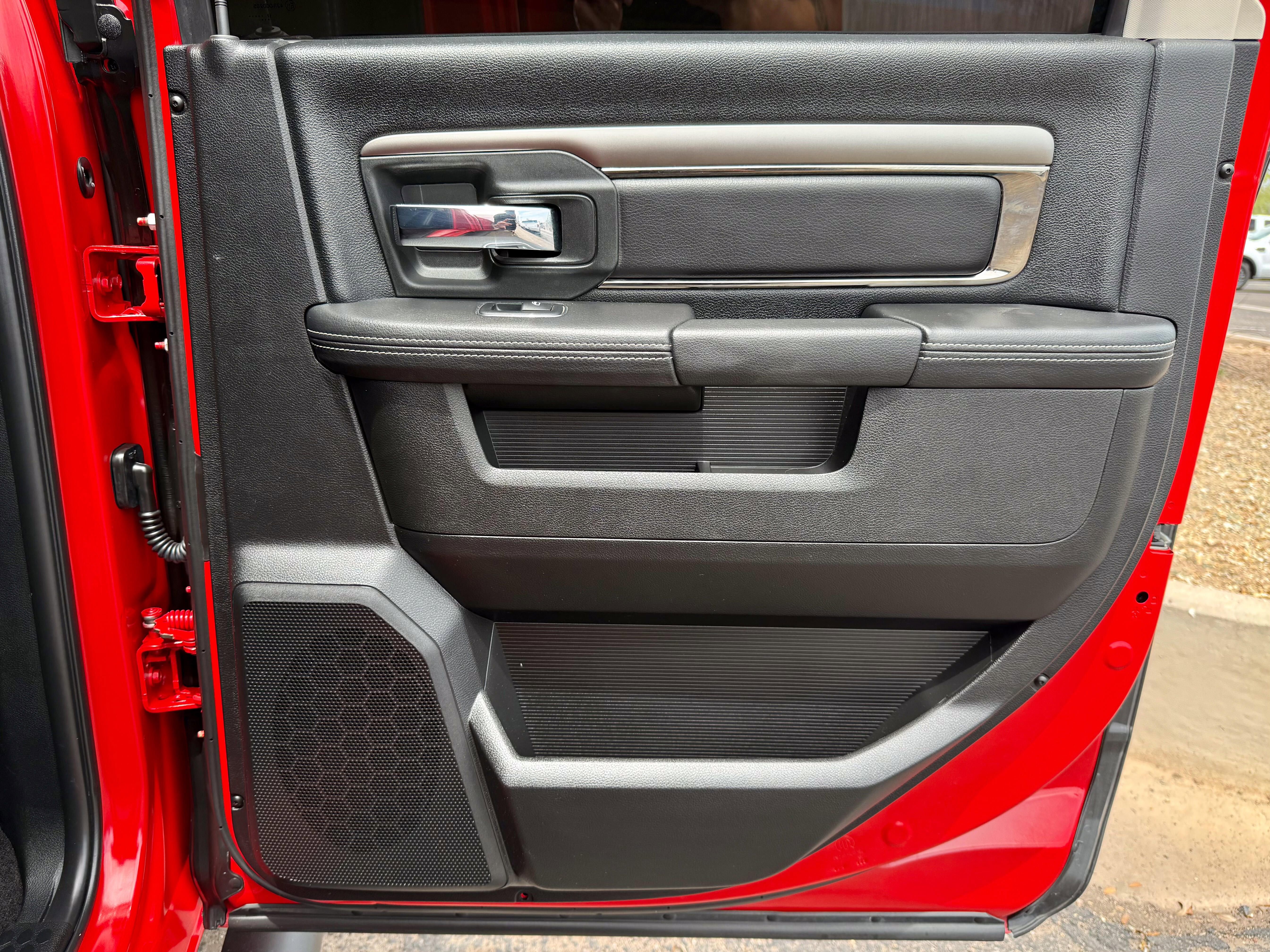 Vehicle image 25 of 37
