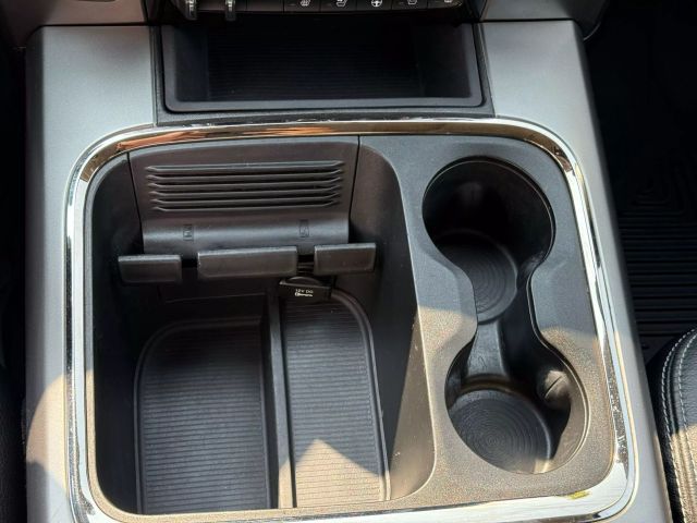 Vehicle image 39 of 51