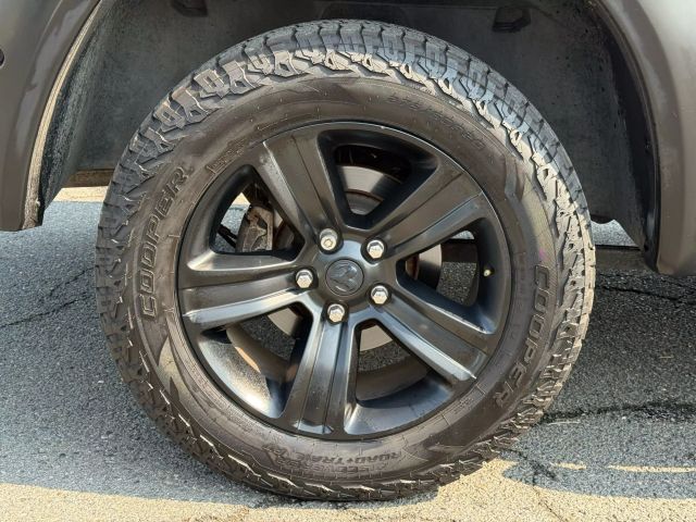 Vehicle image 18 of 51