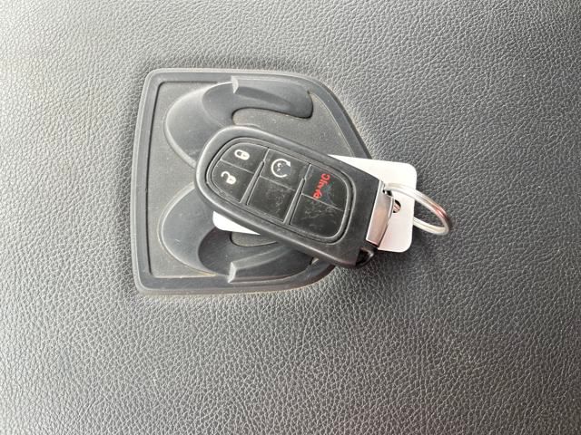 Vehicle image 25 of 33