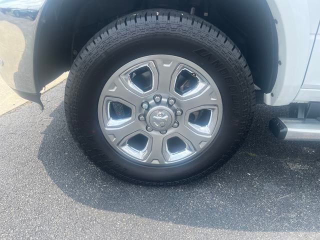 Vehicle image 19 of 33