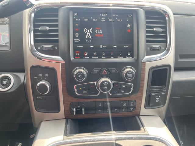 Vehicle image 17 of 33