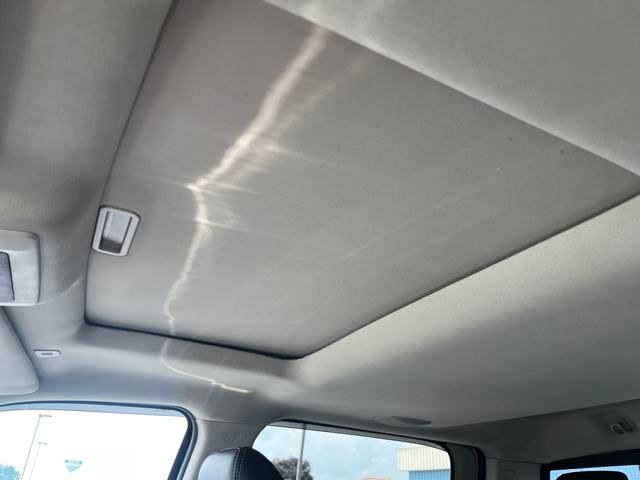 Vehicle image 21 of 33