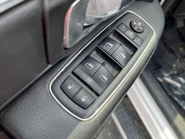Vehicle image 11 of 33