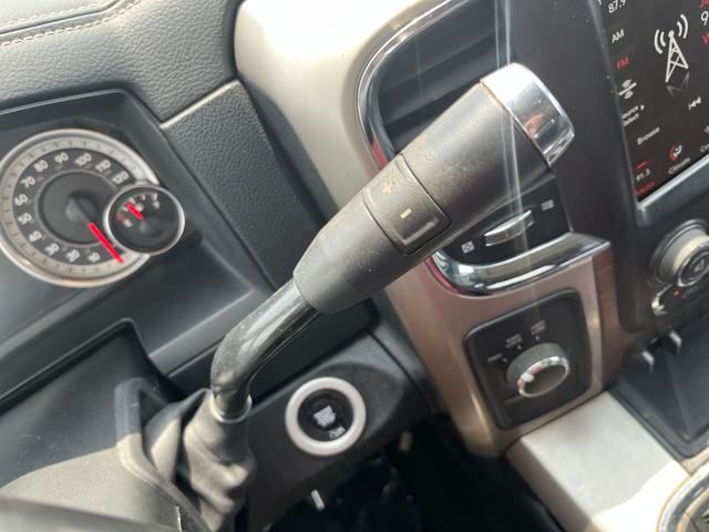 Vehicle image 23 of 33