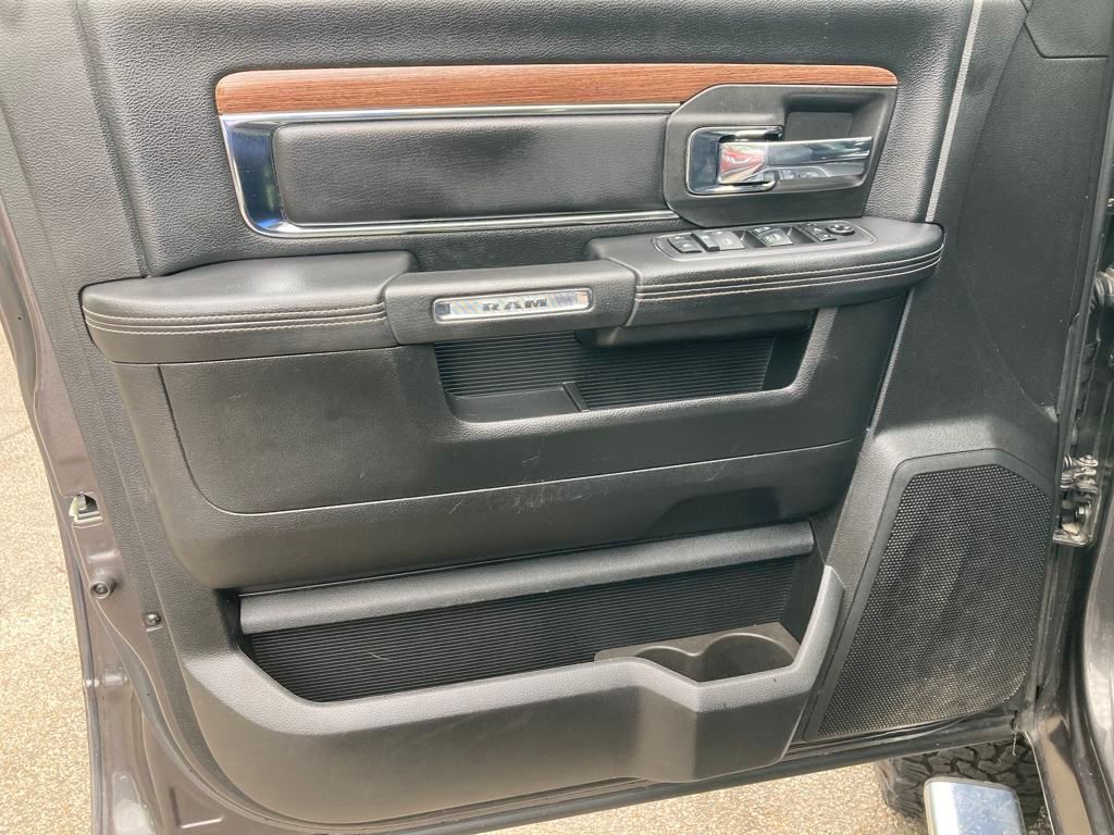Vehicle image 39 of 49