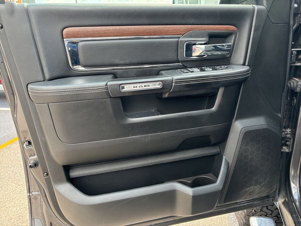 Vehicle image 38 of 49