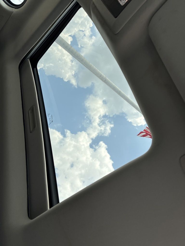 Vehicle image 47 of 49