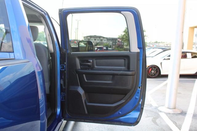 Vehicle image 10 of 31