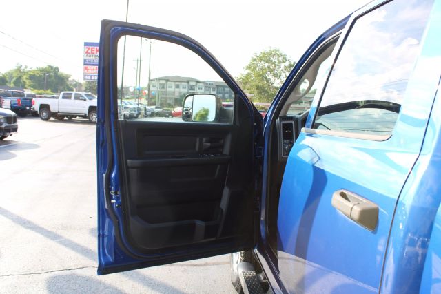 Vehicle image 26 of 31