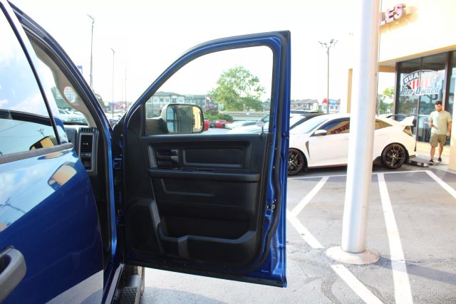 Vehicle image 28 of 31