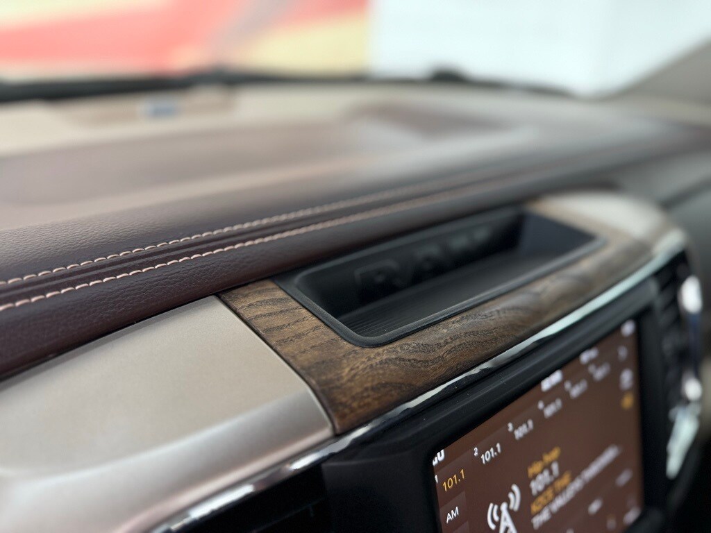 Vehicle image 28 of 61