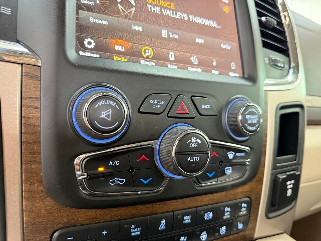 Vehicle image 37 of 61