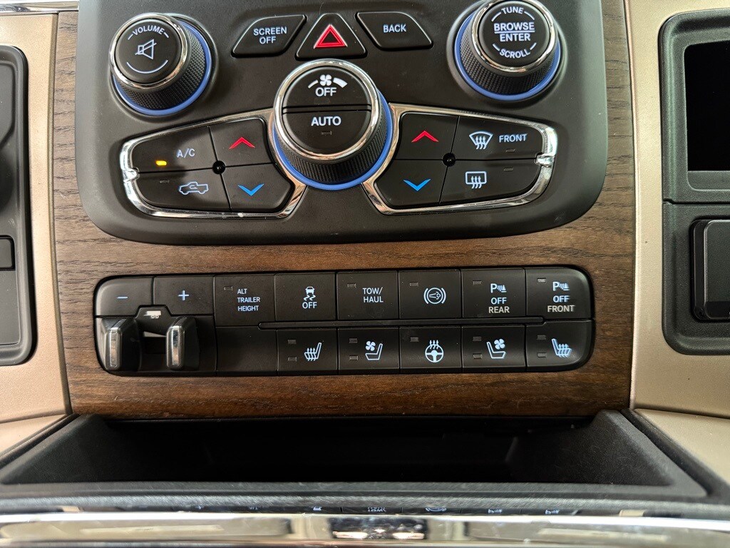Vehicle image 34 of 61