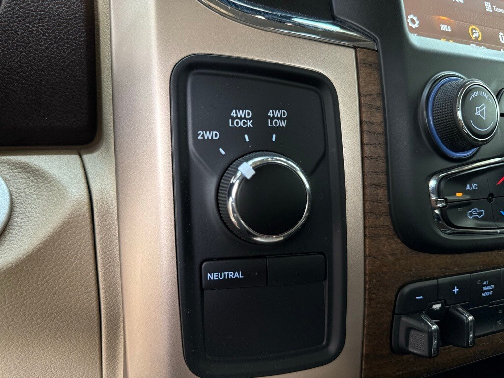 Vehicle image 33 of 61