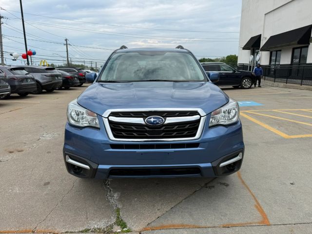 2018 Subaru Forester Premium Image 2 of 41