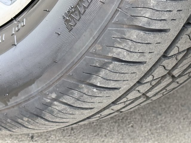 Vehicle image 32 of 41