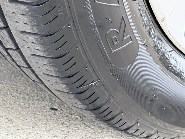 Vehicle image 31 of 41