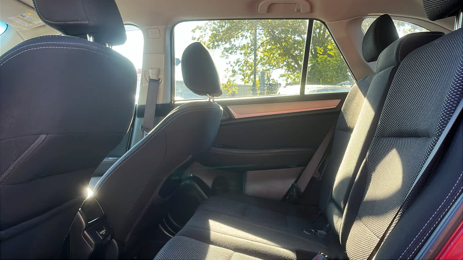 2018 Subaru Outback Premium Image 10 of 23