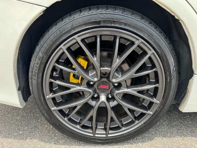 Vehicle image 11 of 42