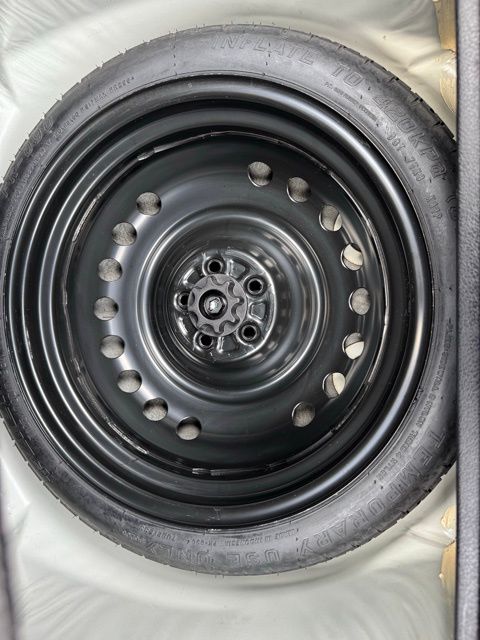 Vehicle image 19 of 42