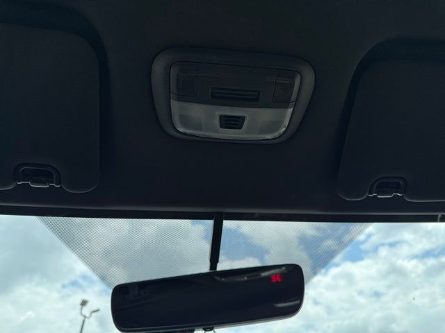 Vehicle image 27 of 42