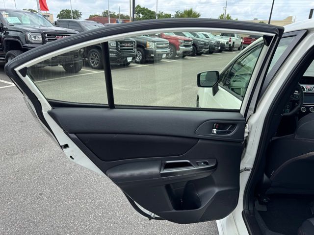 Vehicle image 32 of 42