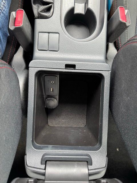 Vehicle image 31 of 42